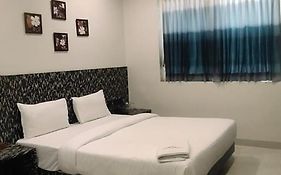 Hotel Jay Palace Inn